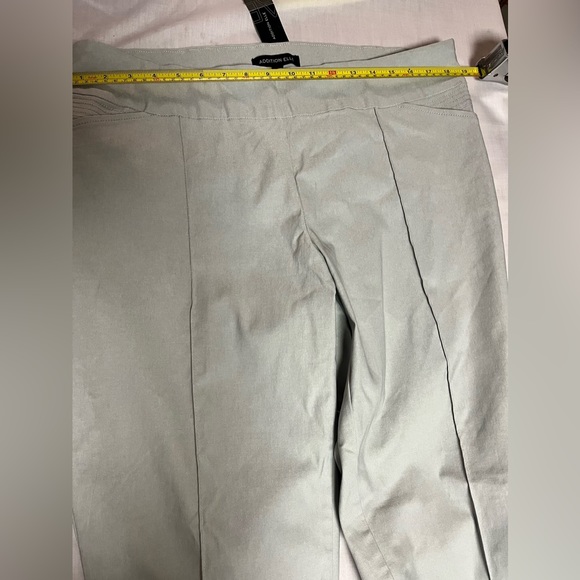 Additional Elle Womans Stretchy Gray/Green Pants w/ Pockets on Either Side!! - Picture 8 of 11
